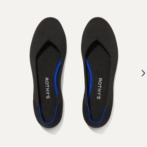 Rothy’s -The Flat Size 7 black. Almost new.